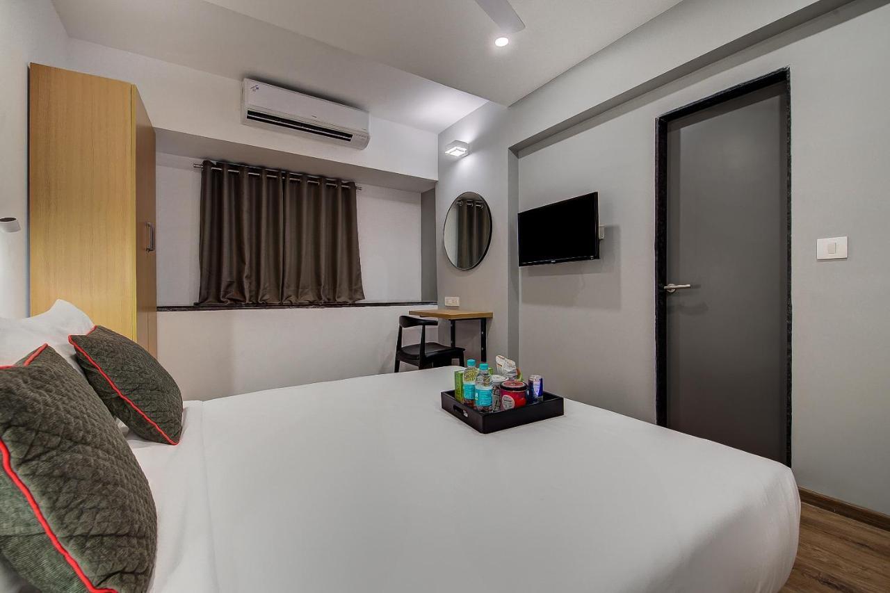 Hotel Unicontinental Мумбаї Екстер'єр фото